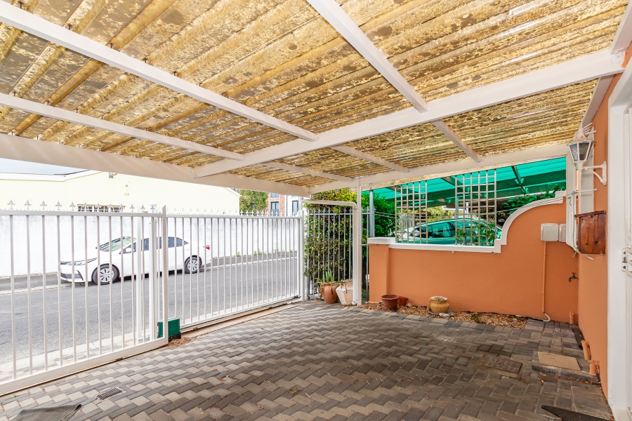 To Let 2 Bedroom Property for Rent in Claremont Village Western Cape